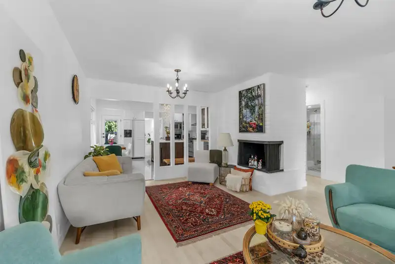 1698 GARDEN AVENUE - photo 4 of 25