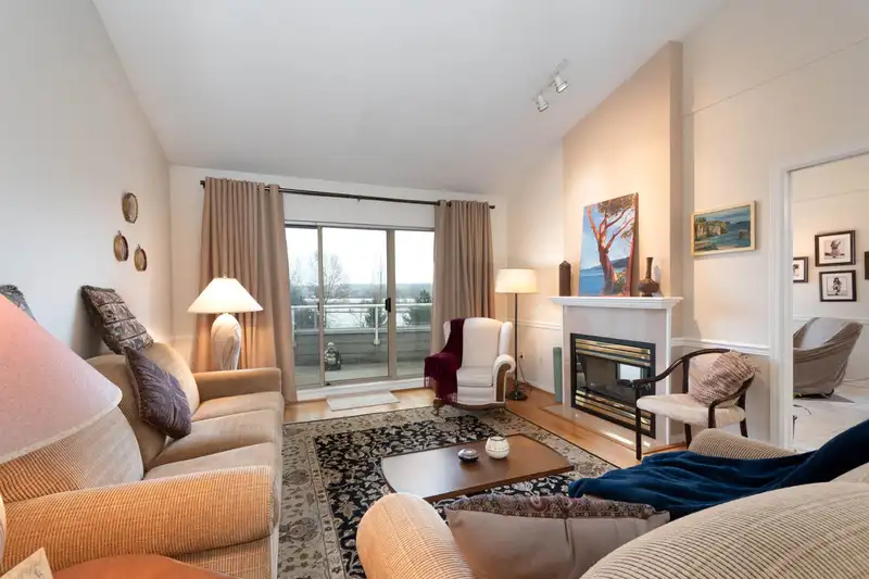 22 323 GOVERNORS COURT - photo 4 of 39