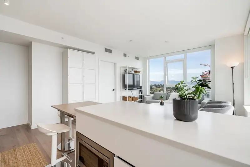 2508 13428 105 AVENUE - photo 3 of 40