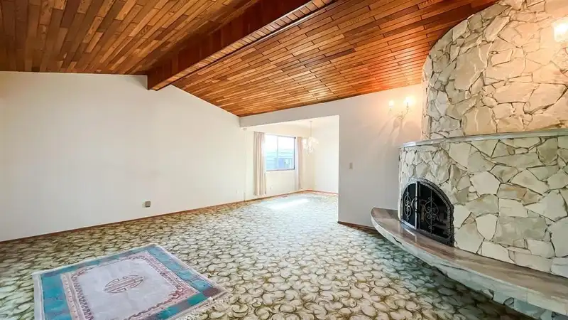 550 E 55TH AVENUE - photo 2 of 25