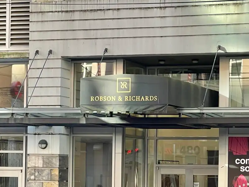703 480 ROBSON STREET - photo 2 of 14
