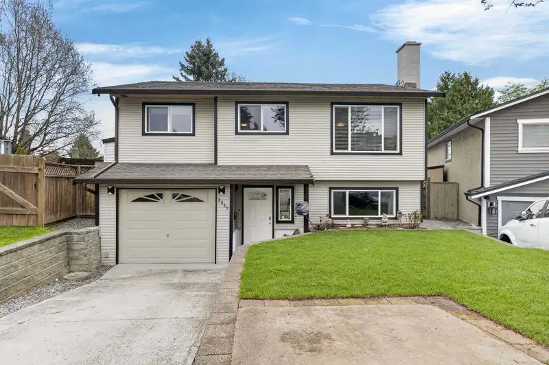 2838 WOODLAND COURT - photo 2 of 40