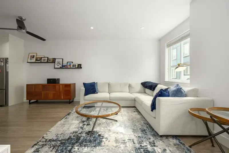 51 20860 76 AVENUE - photo 1 of 35