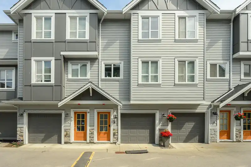 51 20860 76 AVENUE - photo 4 of 35