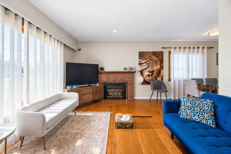 430 W KINGS ROAD - photo 4 of 32