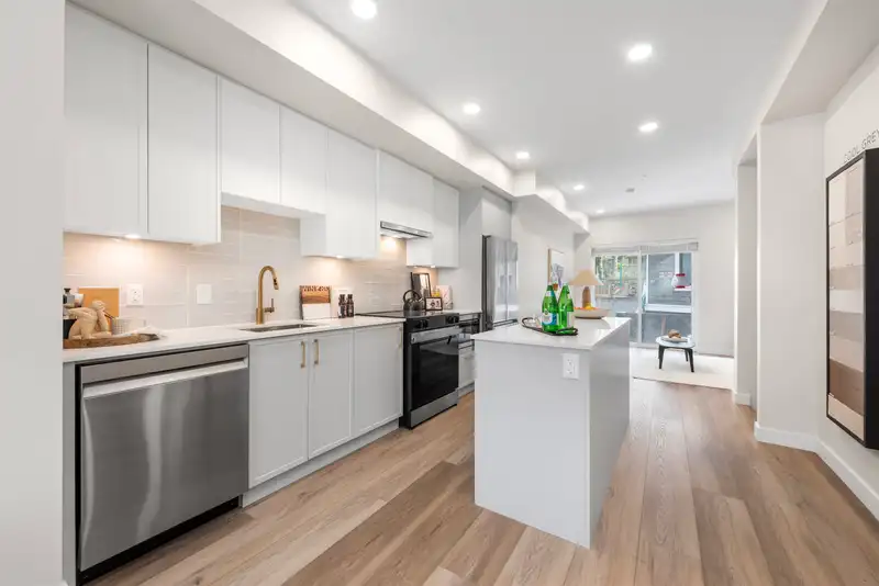 4 728 LEA AVENUE - photo 2 of 22