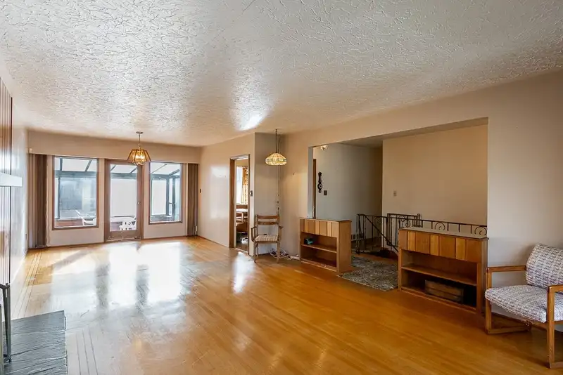 5240 EAST BOULEVARD - photo 3 of 40