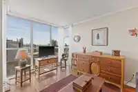 602 567 LONSDALE AVENUE - thumbnail 3