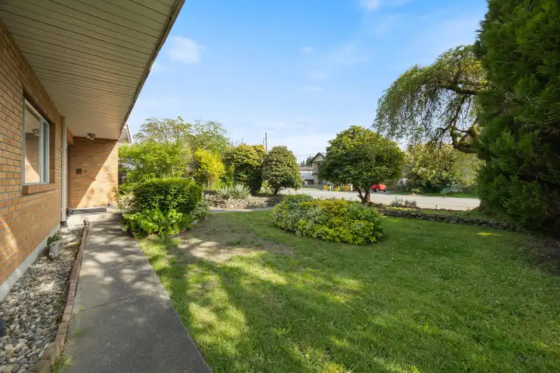 4607 IRMIN STREET - photo 4 of 40