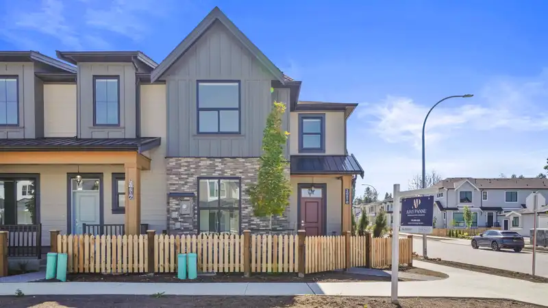 20510 76 AVENUE - photo 1 of 28