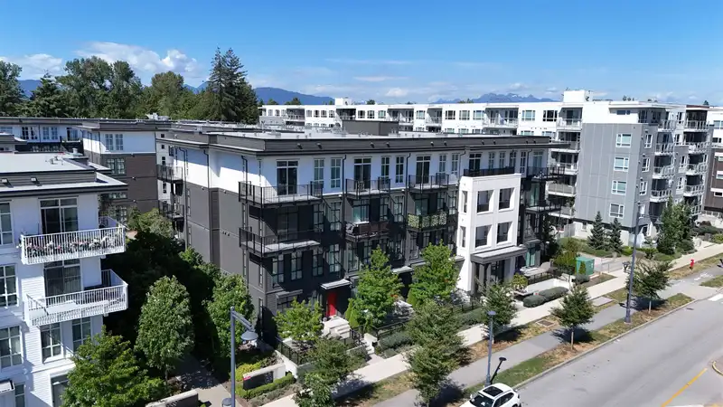 304 13963 105 BOULEVARD - photo 3 of 37