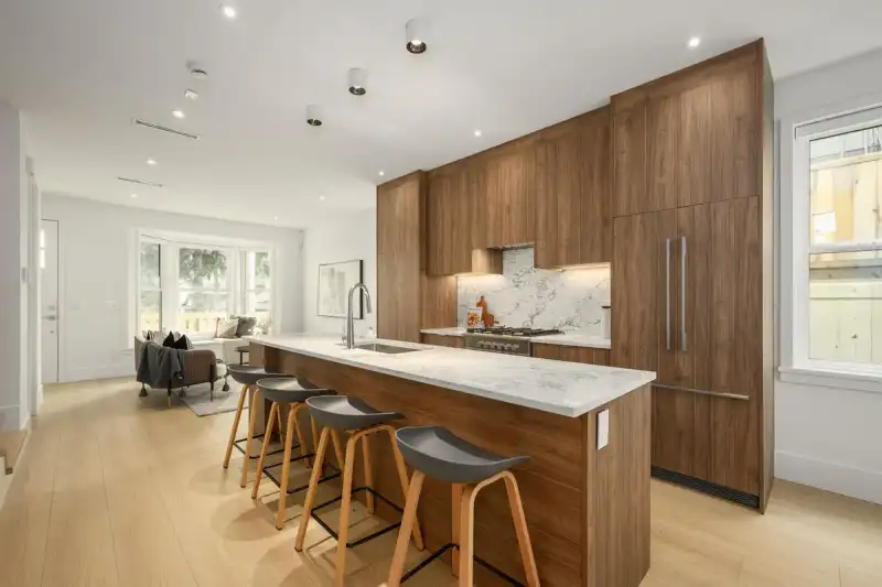 102 1125 CARTIER AVENUE - photo 1 of 31