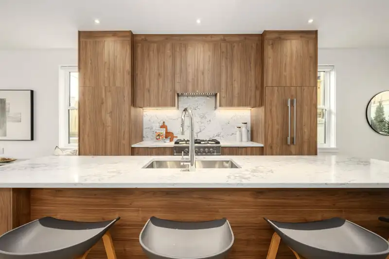 102 1125 CARTIER AVENUE - photo 4 of 31
