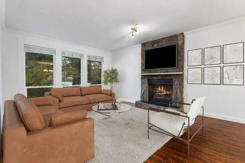 8807 GAY STREET - photo 4 of 38
