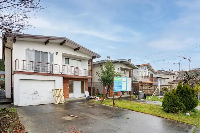 4928 EARLES STREET - photo 3 of 9