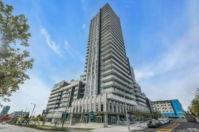 1906 7433 CAMBIE STREET - photo 1 of 33