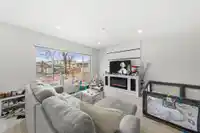 2506 E 45TH AVENUE - thumbnail 3