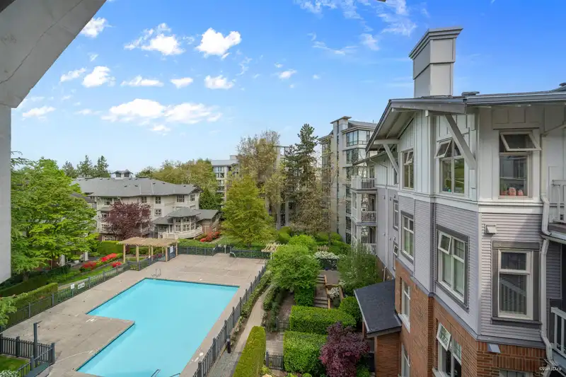 404 4883 MACLURE MEWS - photo 1 of 25