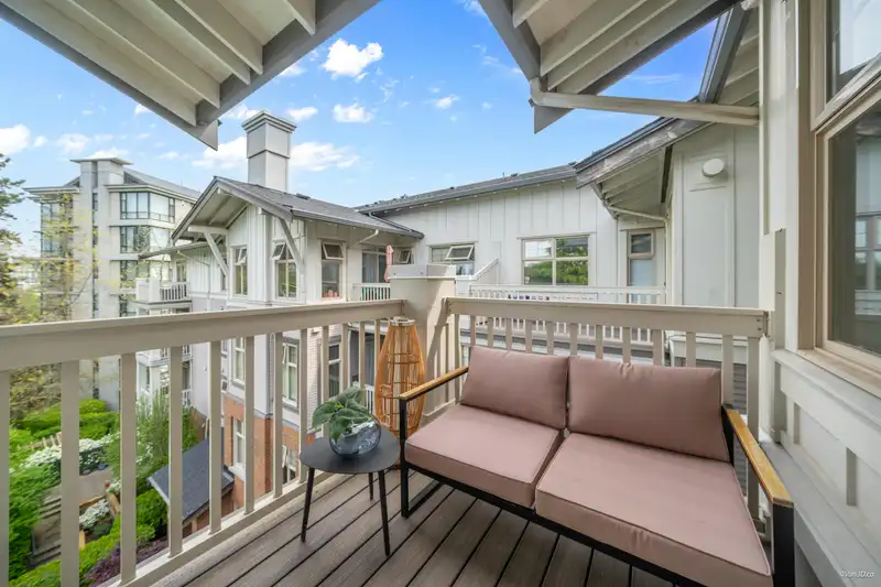 404 4883 MACLURE MEWS - photo 3 of 25