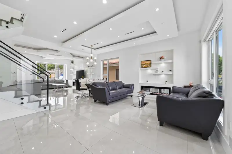 5835 CLARENDON STREET - photo 2 of 38