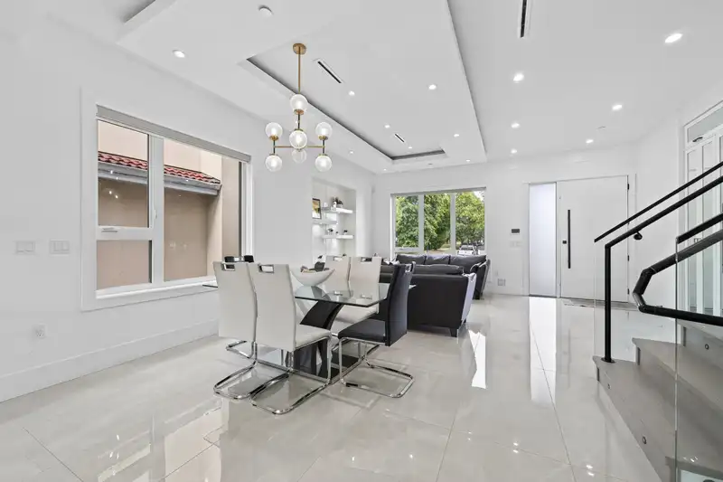 5835 CLARENDON STREET - photo 4 of 38