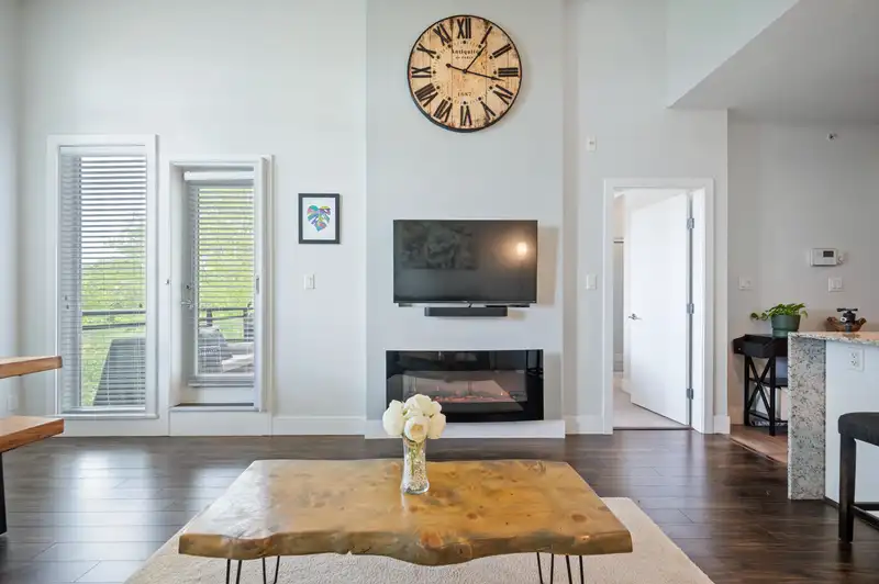 A409 20211 66 AVENUE - photo 2 of 36