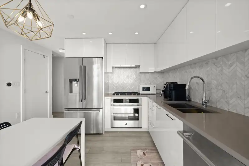 1405 3581 E KENT AVENUE NORTH - photo 3 of 36