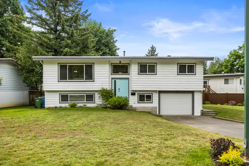 2454 ALADDIN CRESCENT - photo 1 of 37