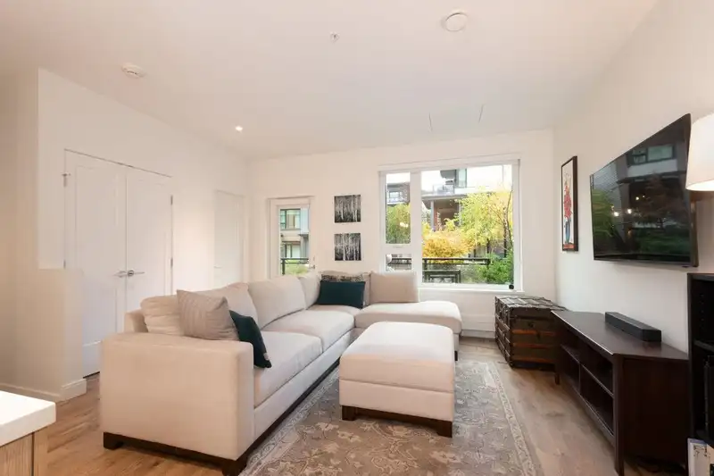 122 525 E 2ND STREET - photo 3 of 25