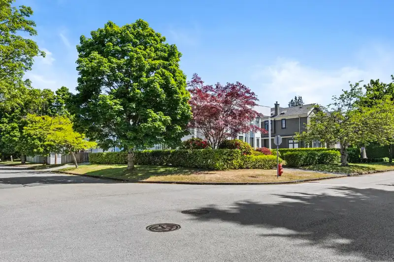 1289 W 51ST AVENUE - photo 4 of 31
