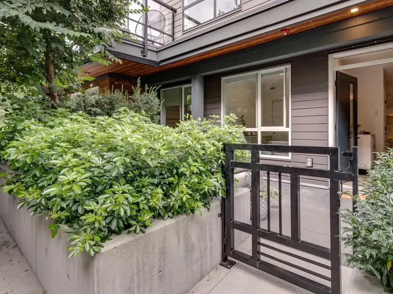 8 533 E 3RD STREET - photo 1 of 33