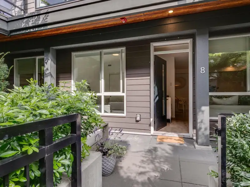 8 533 E 3RD STREET - photo 2 of 33