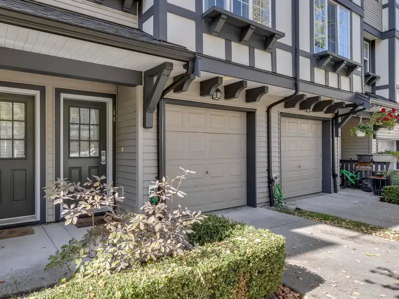 44 20875 80 AVENUE - photo 2 of 40