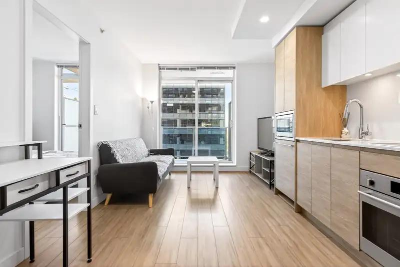 1607 13615 FRASER HIGHWAY - photo 2 of 31