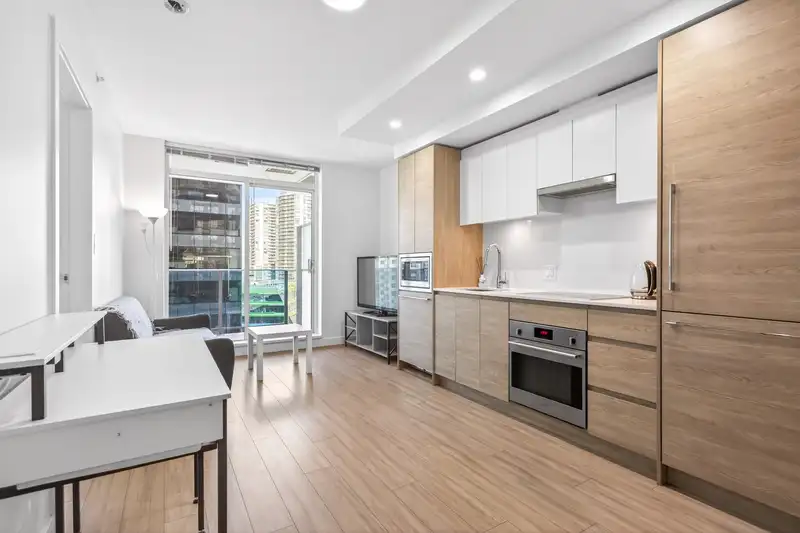 1607 13615 FRASER HIGHWAY - photo 3 of 31