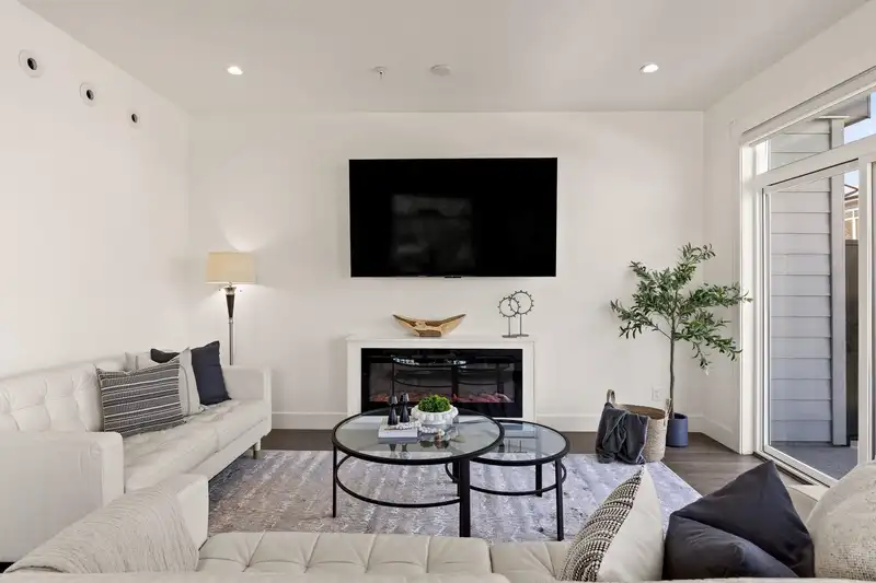 26 22334 48 AVENUE - photo 1 of 33