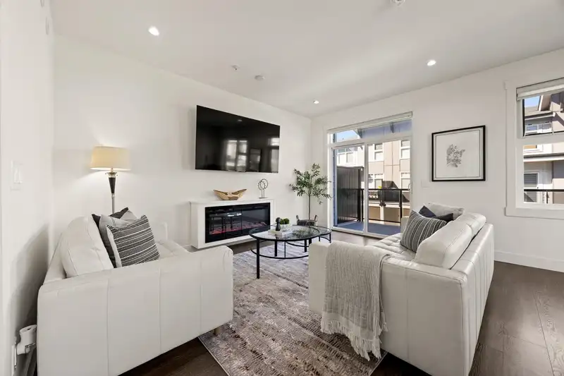 26 22334 48 AVENUE - photo 2 of 33