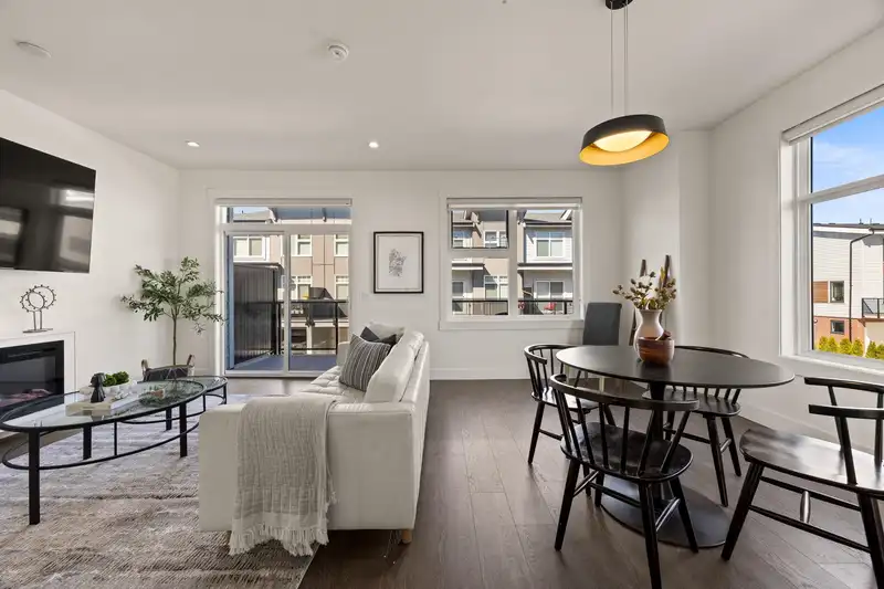 26 22334 48 AVENUE - photo 4 of 33