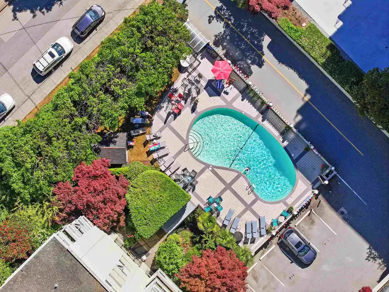 107 1425 ESQUIMALT AVENUE - photo 1 of 28