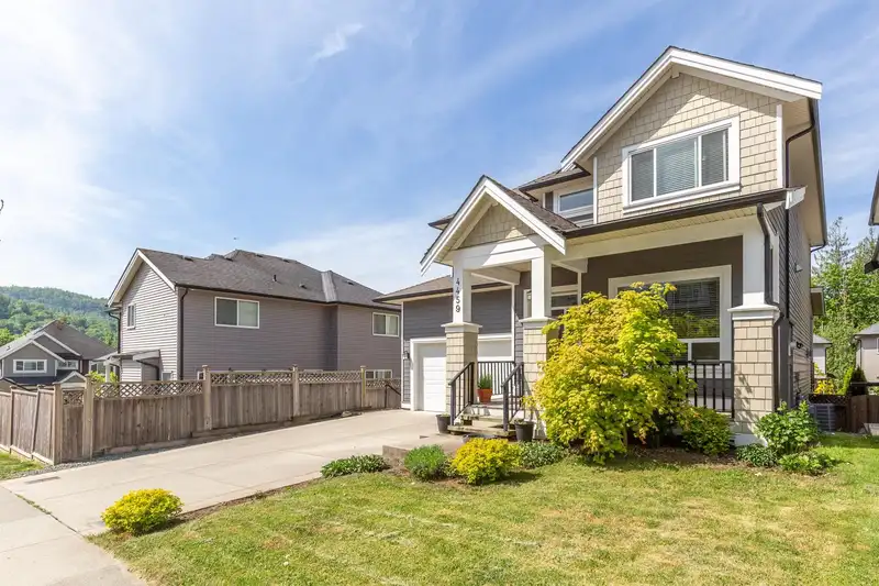 4459 FARINA ROAD - photo 3 of 39