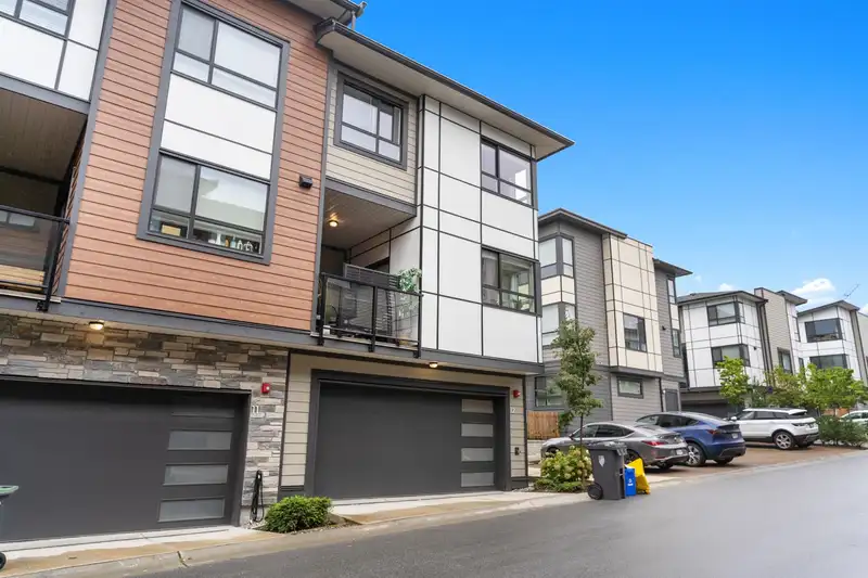 12 20150 81 AVENUE - photo 2 of 32