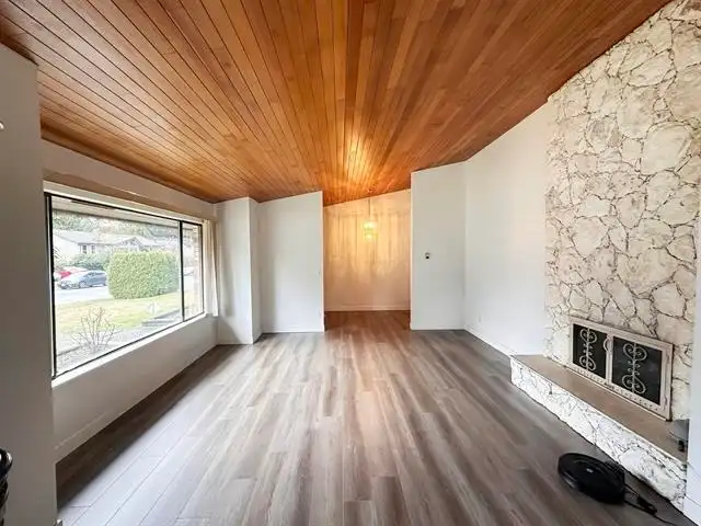 11515 COMMONWEALTH CRESCENT - photo 2 of 12