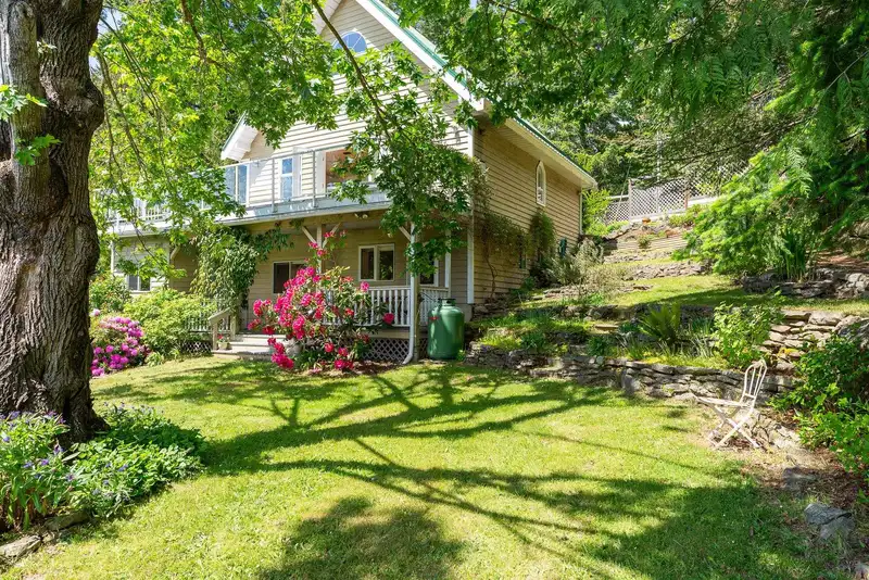 273 LEIGHTON LANE - photo 1 of 40