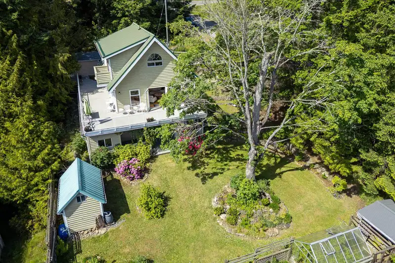 273 LEIGHTON LANE - photo 2 of 40