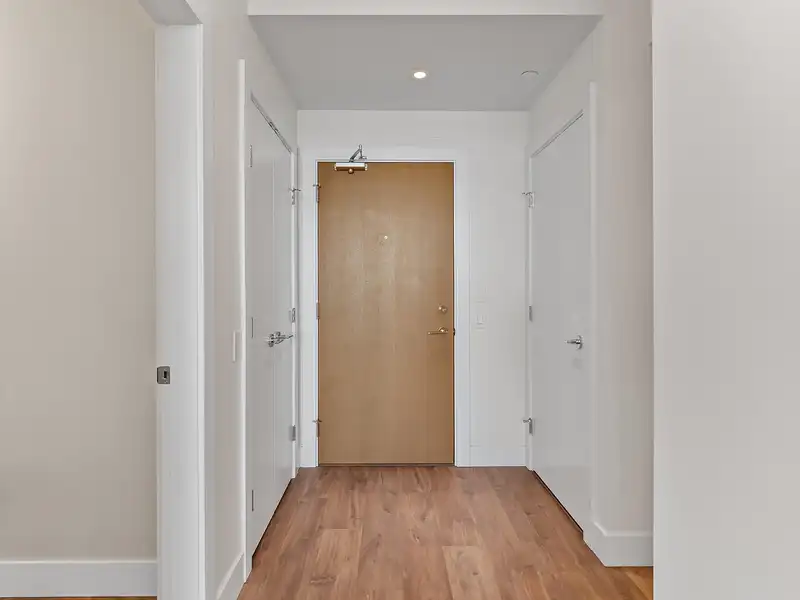 612 258 NELSON'S COURT - photo 2 of 40