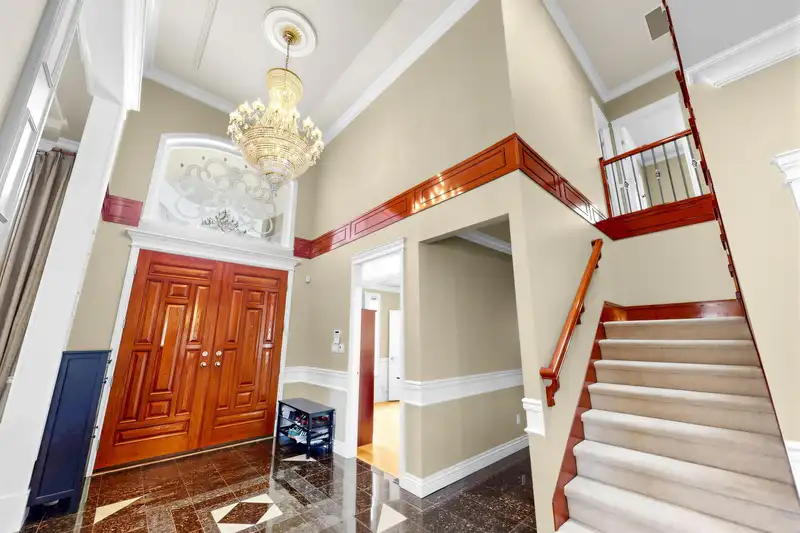9140 PINEWELL CRESCENT - photo 3 of 21