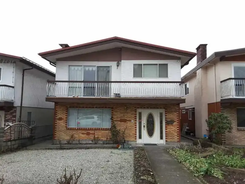 3390 QUEENS AVENUE - photo 1 of 3