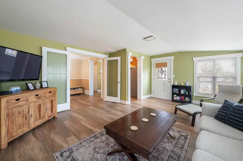 27157 28 AVENUE - photo 4 of 33