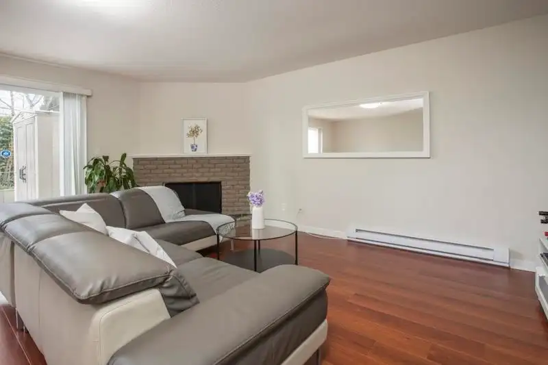 3 3051 SPRINGFIELD DRIVE - photo 4 of 29
