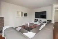 3 3051 SPRINGFIELD DRIVE - thumbnail 6